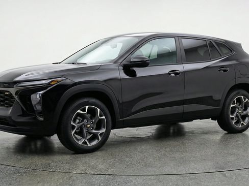 Used 2025 Chevrolet Trax LT FWD image 3