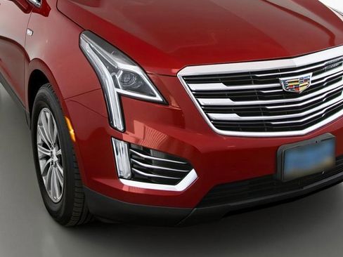Used 2017 Cadillac XT5 Luxury w/ Driver Awareness Package image 7