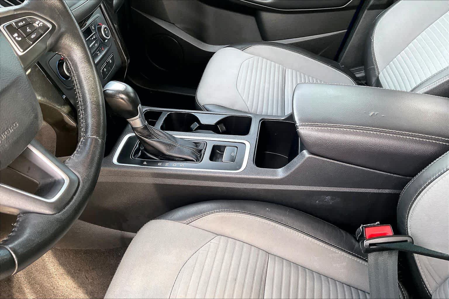 Used 2018 Ford Escape SE w/ SE Sport Appearance Package FWD image 16