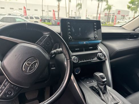 Used 2022 Toyota Venza LE image 8