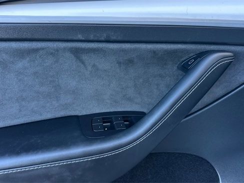 Used 2023 Tesla Model Y Performance image 12
