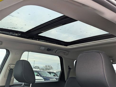 Used 2024 Nissan Pathfinder SV w/ SV Premium Package image 12