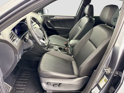 Certified 2024 Volkswagen Tiguan SE R-Line AWD/4WD image 17