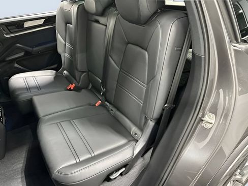 Used 2025 Porsche Cayenne S AWD/4WD image 32
