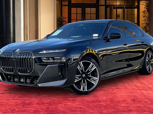 Used 2025 BMW i7 xDrive60 w/ Executive Package image 1