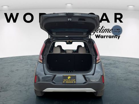 Used 2024 Kia Soul LX image 9