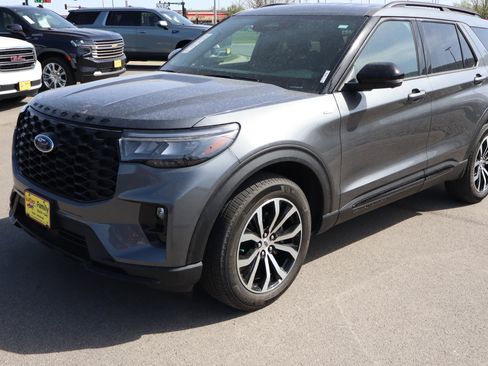 Used 2025 Ford Explorer ST-Line AWD/4WD image 3