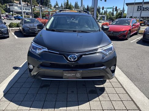 Used 2017 Toyota RAV4 Limited AWD/4WD image 2