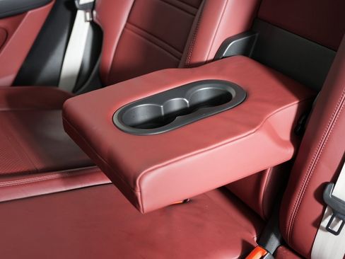 Certified 2023 Porsche Cayenne Platinum Edition image 35