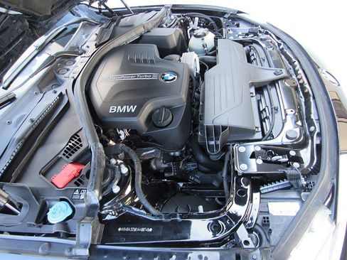 Used 2018 BMW 320i xDrive Sedan image 30