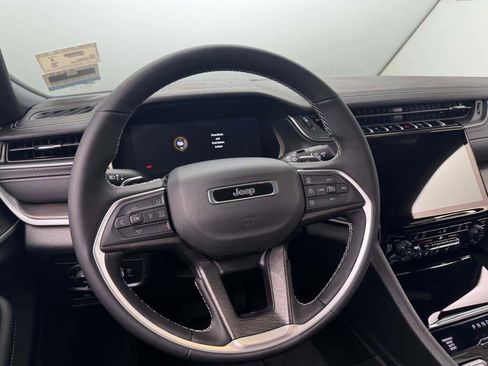 New 2025 Jeep Grand Cherokee Limited w/ Trailer Tow Package image 19