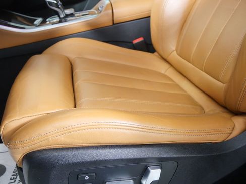 Used 2022 BMW X5 sDrive40i w/ Premium Package image 9