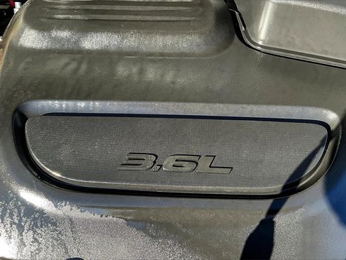 Used 2019 Chrysler Pacifica Touring-L Plus w/ Advanced Safetytec Group image 29