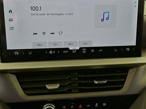 Used 2025 Ford Explorer ST-Line w/ ST-Line Street Pack image 17