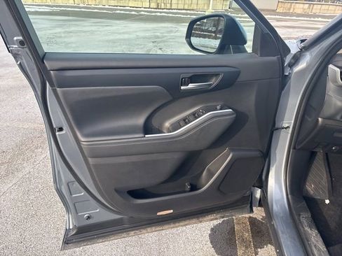 Certified 2024 Toyota Highlander XLE image 41