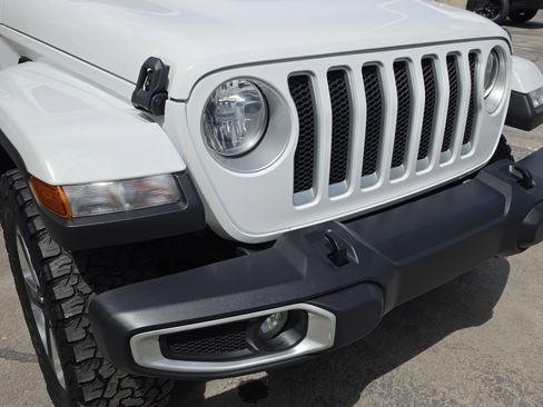 Used 2019 Jeep Wrangler Unlimited Sahara AWD/4WD image 12