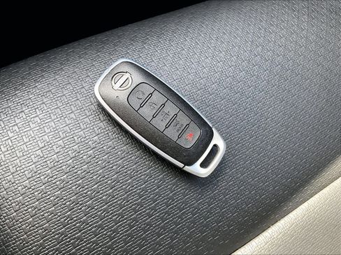 Used 2026 Nissan Rogue SV w/ SV Premium Package image 30