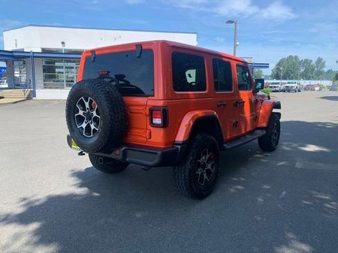 Used 2018 Jeep Wrangler Unlimited Sahara w/ Uconnect 4C Nav & Sound Group AWD/4WD image 6