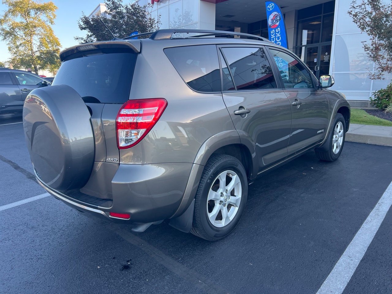Used 2009 Toyota RAV4 Limited AWD/4WD image 3