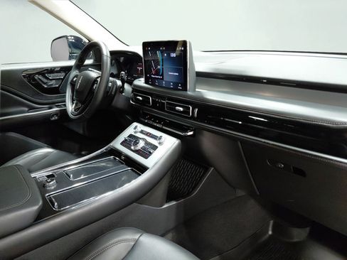 Used 2024 Lincoln Aviator AWD w/ Premium Package image 16