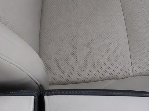 Used 2021 Lexus GX 460 Premium w/ Accessory Package AWD/4WD image 17