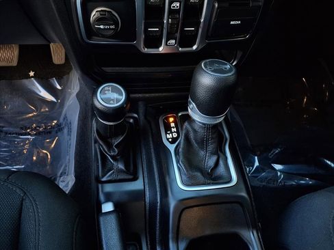 Used 2019 Jeep Wrangler Unlimited Sport image 11