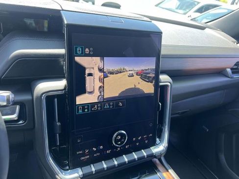 Certified 2025 GMC Yukon XL Denali AWD/4WD image 31