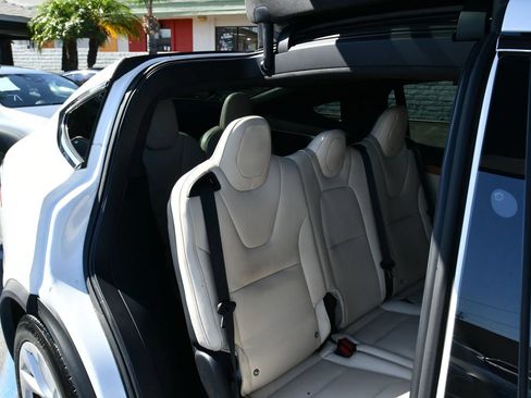 Used 2021 Tesla Model X Long Range AWD/4WD image 21