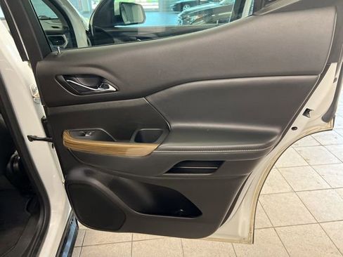 Used 2022 GMC Acadia SLE w/ Driver Convenience Package image 15