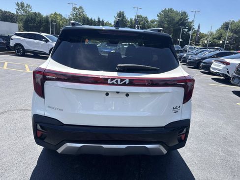 Used 2024 Kia Seltos S AWD/4WD image 4