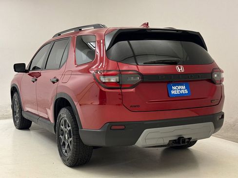 Certified 2025 Honda Pilot TrailSport image 7