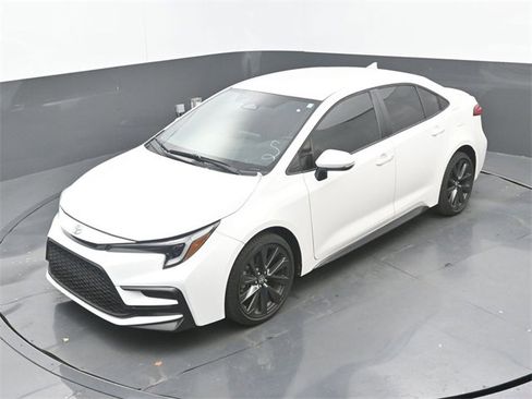 Used 2024 Toyota Corolla SE image 16