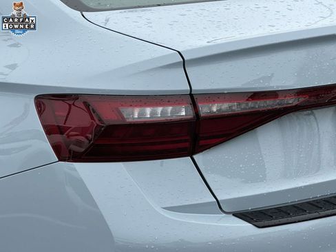 Used 2025 Volkswagen Jetta SEL FWD image 9