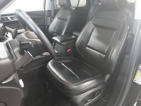 Used 2022 Ford Explorer XLT w/ Equipment Group 202A AWD/4WD image 16