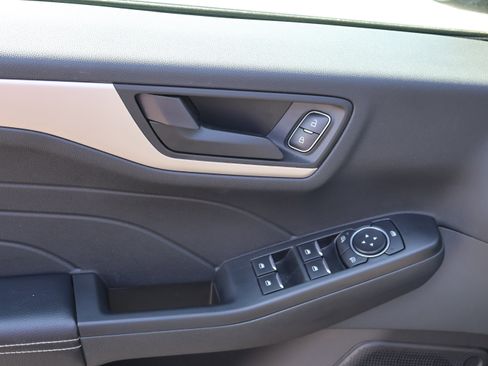 Used 2022 Ford Escape SE w/ Convenience Package image 24