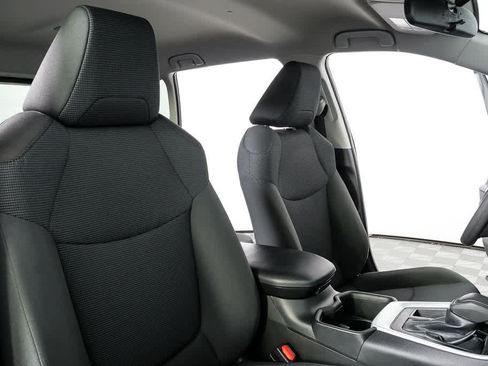 Used 2022 Toyota RAV4 LE image 20