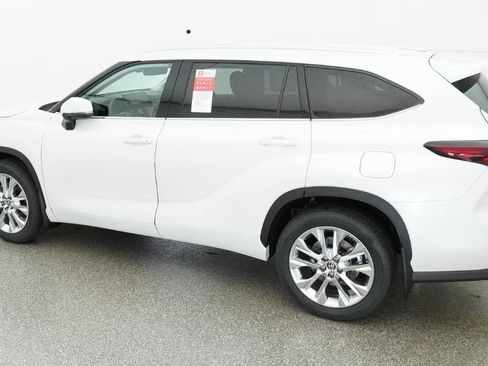 New 2026 Toyota Highlander Limited AWD/4WD image 14
