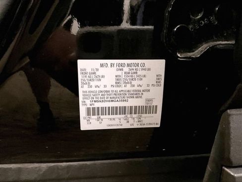 Used 2021 Ford Explorer XLT w/ Equipment Group 202A AWD/4WD image 32