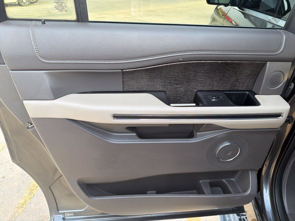 Used 2021 Ford Expedition Max Limited AWD/4WD image 31