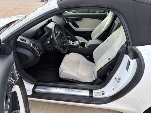 Used 2023 Jaguar F-TYPE Convertible RWD image 2