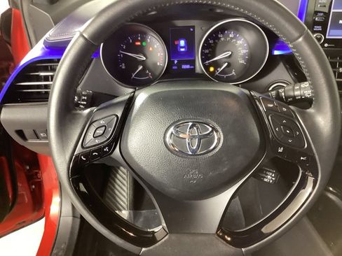Used 2020 Toyota C-HR XLE FWD image 21