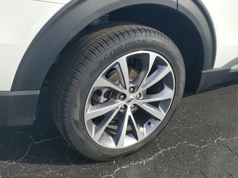 Used 2025 Ford Explorer Platinum w/ Ultimate Package image 7