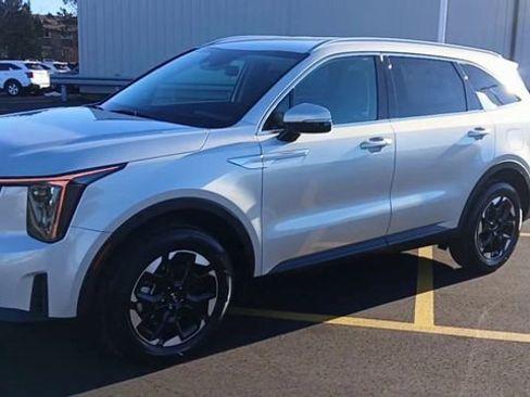 New 2026 Kia Sorento S image 7
