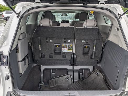 Used 2024 Toyota Sienna LE w/ LE Plus Package AWD/4WD image 16
