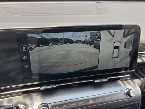 Used 2024 Hyundai Kona Limited FWD image 19