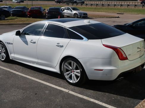 Used 2019 Jaguar XJ R-Sport RWD image 10