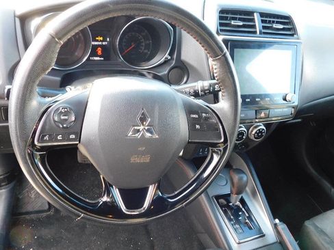 Used 2020 Mitsubishi Outlander Sport Black Edition image 17