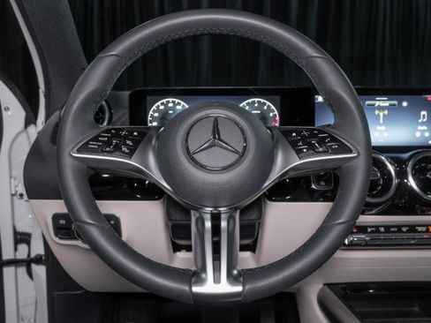 Certified 2025 Mercedes-Benz GLA 250 4MATIC image 19