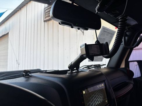Used 2015 Jeep Wrangler Unlimited Rubicon w/ Connectivity Group AWD/4WD image 31