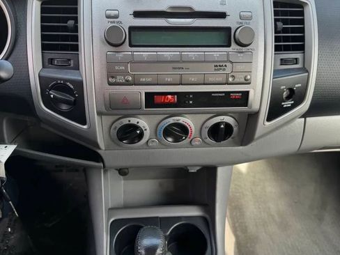 Used 2011 Toyota Tacoma 4x4 Access Cab V6 w/ TRD Sport Pkg image 6